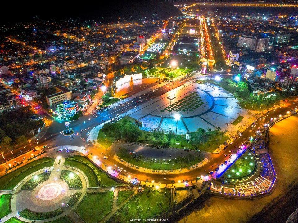 Thành phố duy nhất hiện tại có 3 quảng trường lớn là điểm du lịch Quy Nhơn về đêm lý tưởng. Ảnh: Sưu Tầm