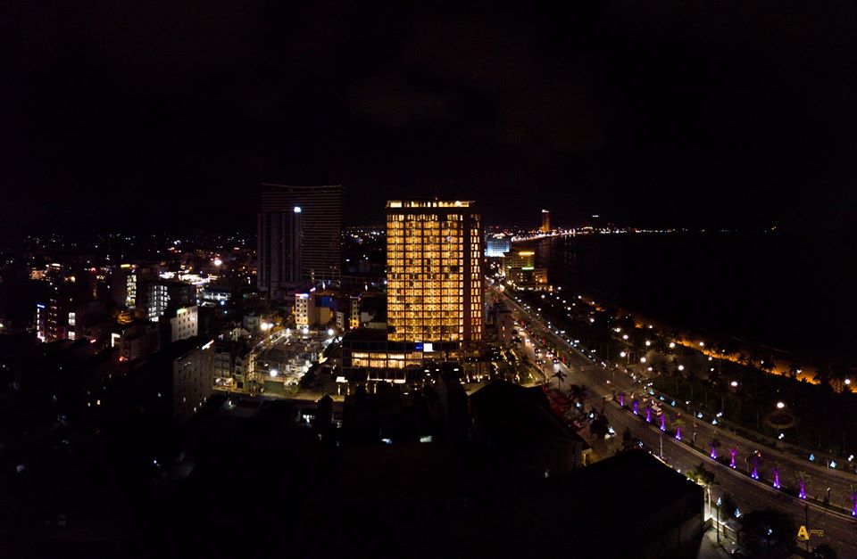 Anya Premier Hotel lung linh khi về đêm - Ảnh: Quy Nhơn Agency