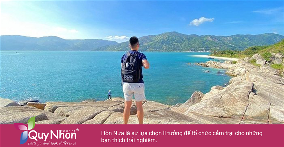 Hòn Nưa nằm ngay dưới chân đèo Cả, thuộc giáp ranh giữa Phú Yên và Khánh Hòa. Đây là một trong những điểm du lịch Phú Yên nổi tiếng.