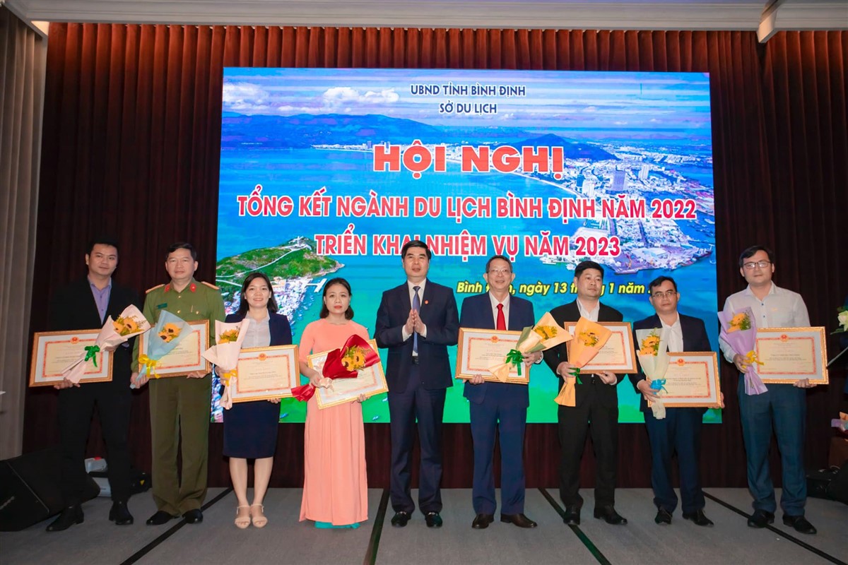 Quy Nhơn Tourist vinh dự nhận bằng khen Bộ văn hóa, thể thao và du lịch Việt Nam