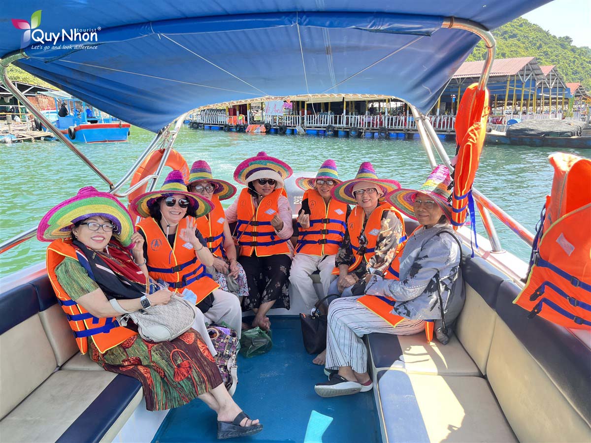 Chị Tú Anh - Tour Hòn Nưa nửa ngày - Quy Nhơn Tourist