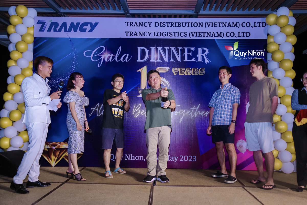 Gala dinner ngoài trời - trancy - Quy Nhơn Tourist