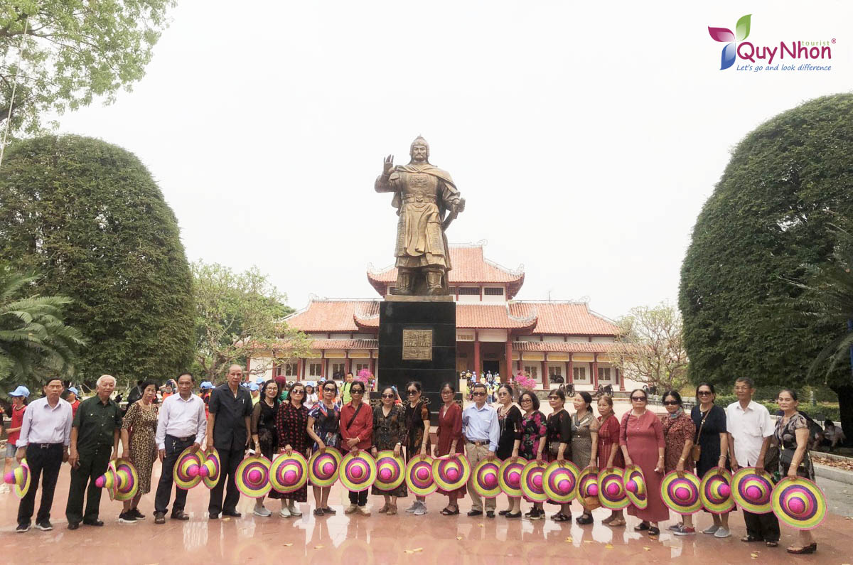 Lớp Y2 - Trường hậu cần quân khu V - Tour Tây Sơn - Đàn tế trời đất - Nguyễn Sinh Sắc - Quy Nhơn Tourist