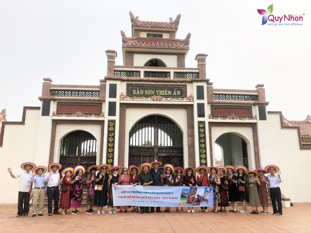 Lớp Y2 - Trường hậu cần quân khu V - Tour Tây Sơn - Đàn tế trời đất - Nguyễn Sinh Sắc - Quy Nhơn Tourist