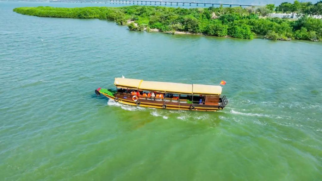 Vé tàu tham quan Đầm Thị Nại