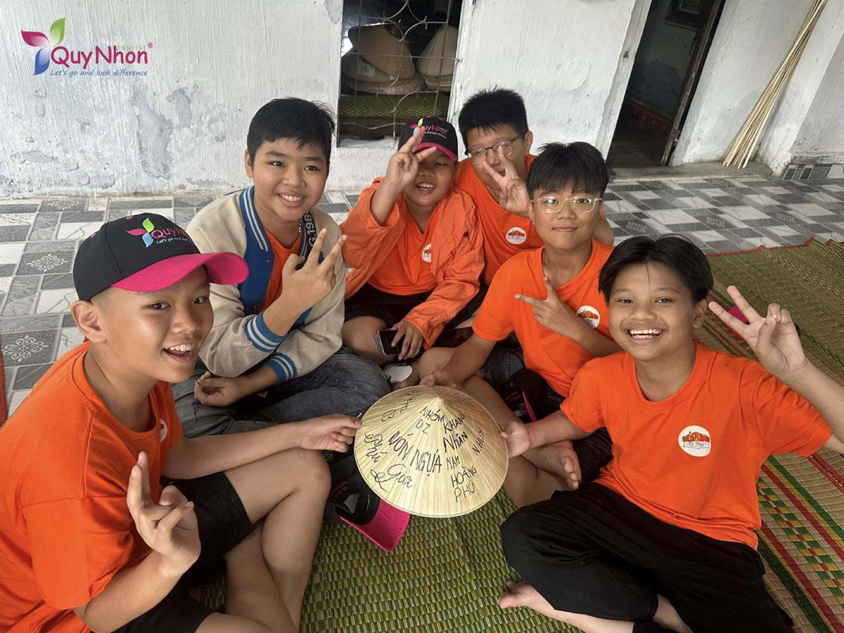 Lớp văn cô Thuý - Tour học sinh trải nghiệm làng nghề Bình Định 1 ngày - Quy Nhơn Tourist