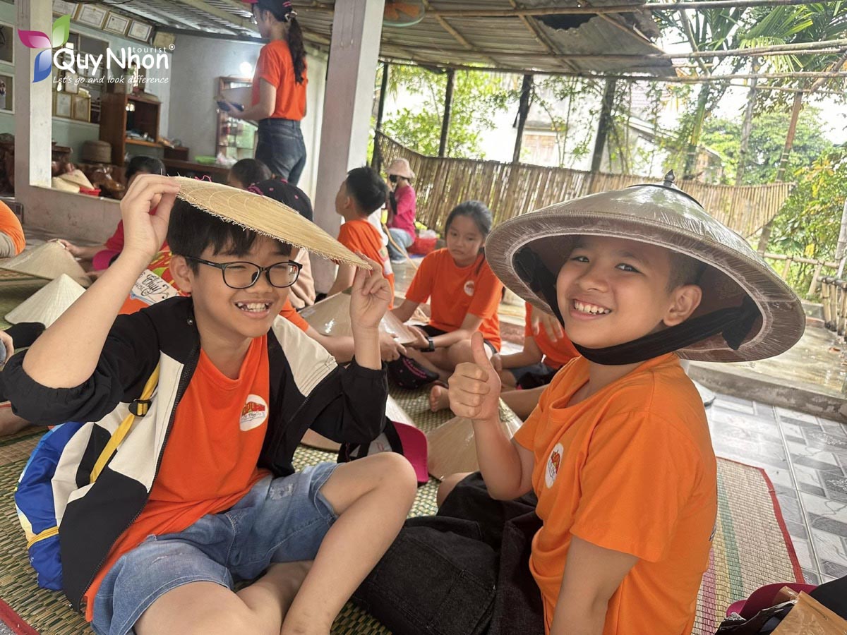 Lớp văn cô Thuý - Tour học sinh trải nghiệm làng nghề Bình Định 1 ngày - Quy Nhơn Tourist
