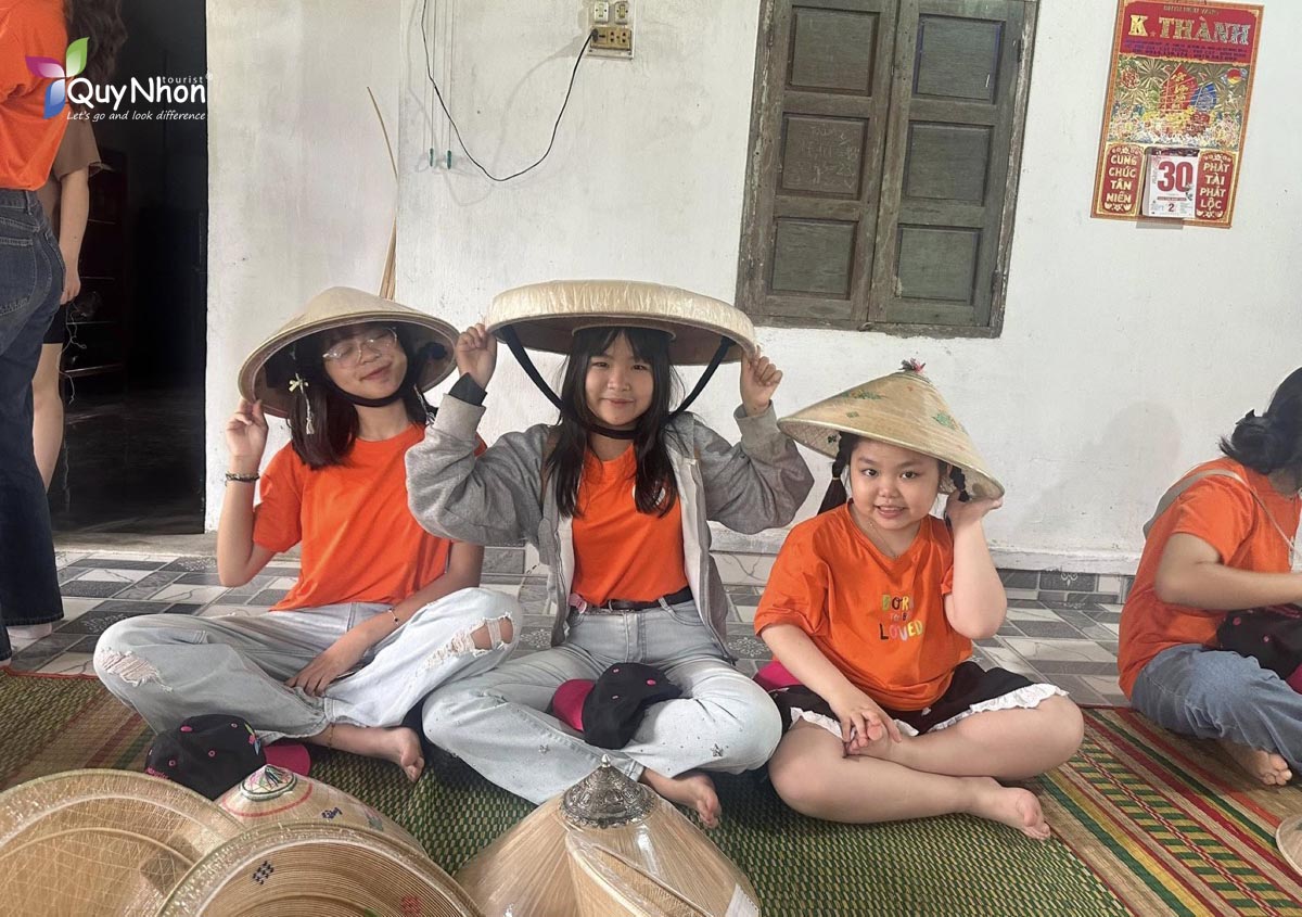Lớp văn cô Thuý - Tour học sinh trải nghiệm làng nghề Bình Định 1 ngày - Quy Nhơn Tourist