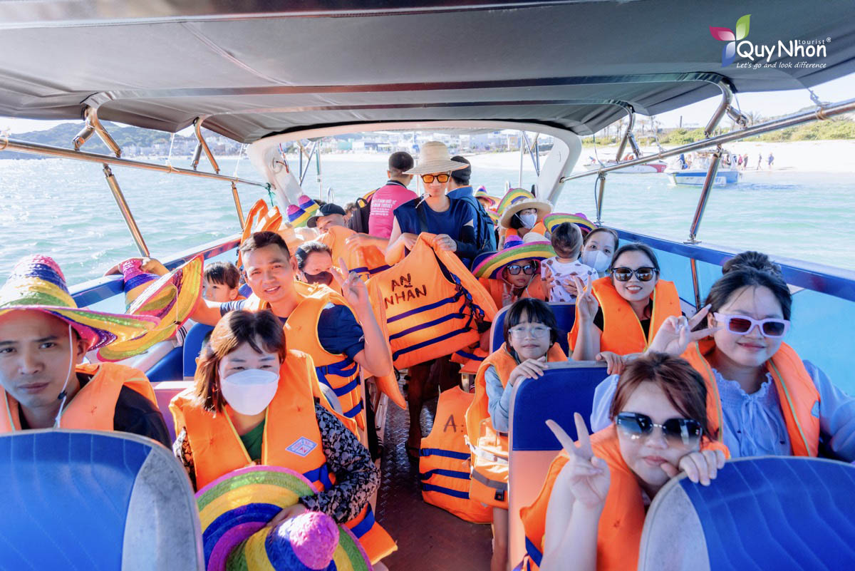 https://quynhontourist.com/tour-ky-co-eo-gio-1-ngay-trai-nghiem-bien-dao-quy-nhon-hung-vi/