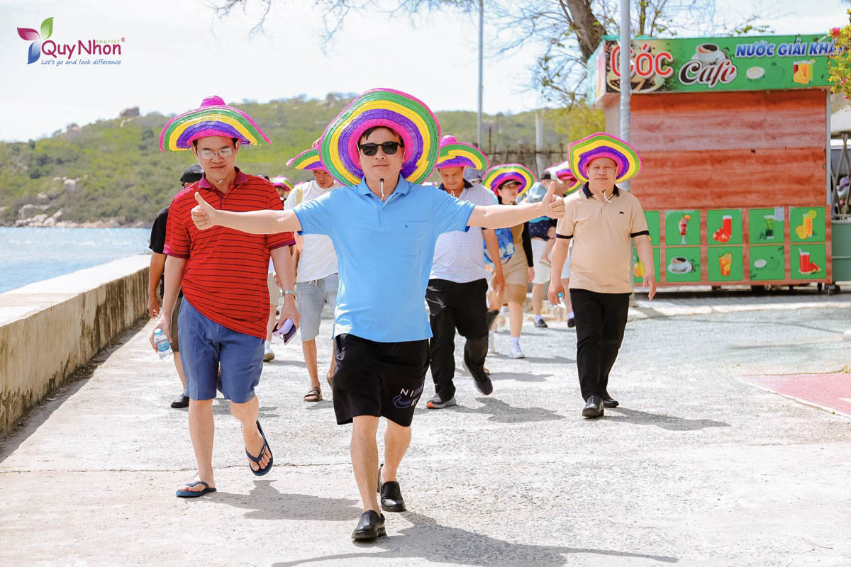 Trường Đại học Công nghệ Miền Đông - Tour Ninh Chữ - Vịnh Vĩnh Hy - Tanyoli - Quy Nhơn Tourist