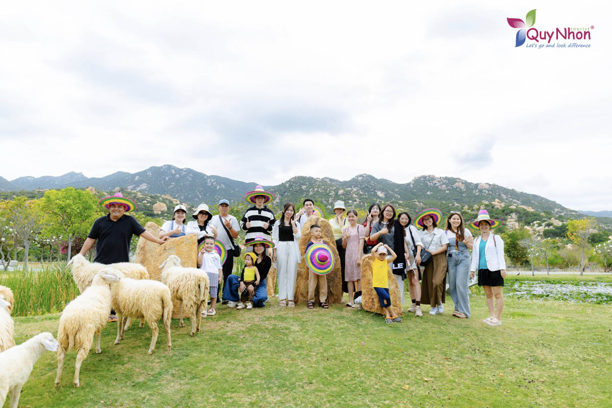 Trường Đại học Công nghệ Miền Đông - Tour Ninh Chữ - Vịnh Vĩnh Hy - Tanyoli - Quy Nhơn Tourist
