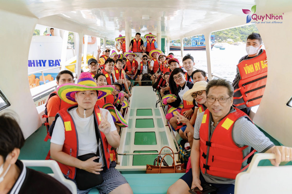 Trường Đại học Công nghệ Miền Đông - Tour Ninh Chữ - Vịnh Vĩnh Hy - Tanyoli - Quy Nhơn Tourist