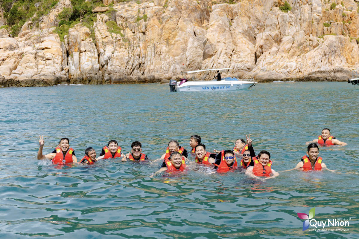 Trường Đại học Công nghệ Miền Đông - Tour Ninh Chữ - Vịnh Vĩnh Hy - Tanyoli - Quy Nhơn Tourist