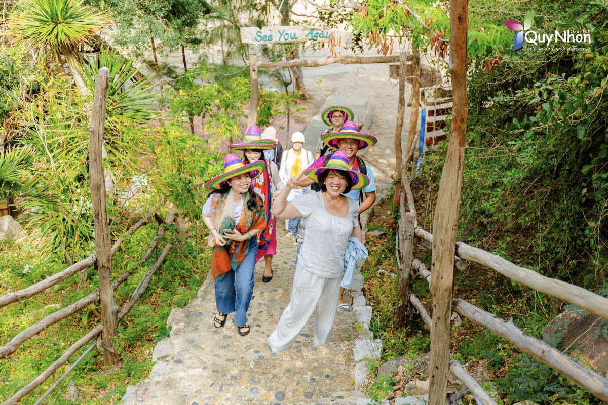 Trường Đại học Công nghệ Miền Đông - Tour Ninh Chữ - Vịnh Vĩnh Hy - Tanyoli - Quy Nhơn Tourist