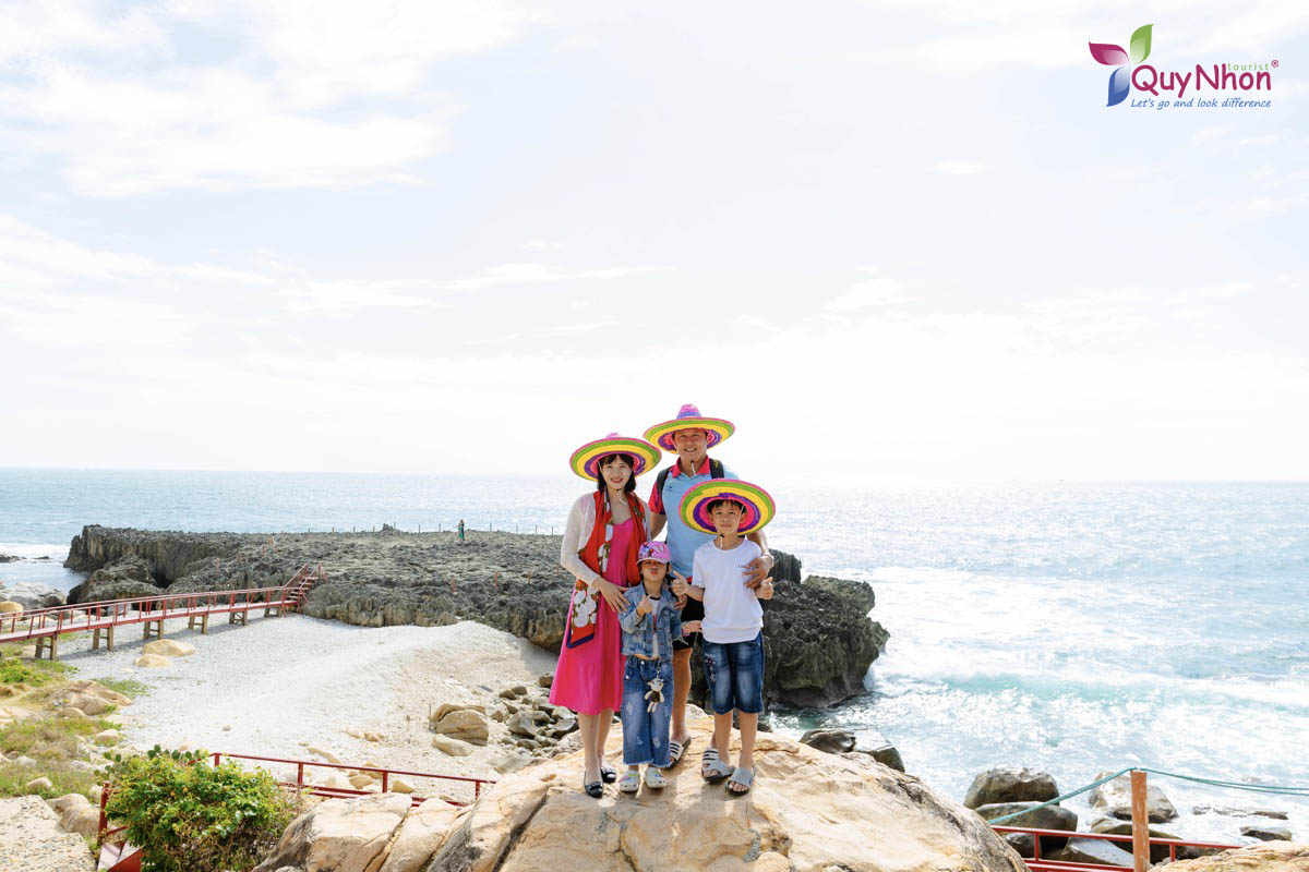 Trường Đại học Công nghệ Miền Đông - Tour Ninh Chữ - Vịnh Vĩnh Hy - Tanyoli - Quy Nhơn Tourist