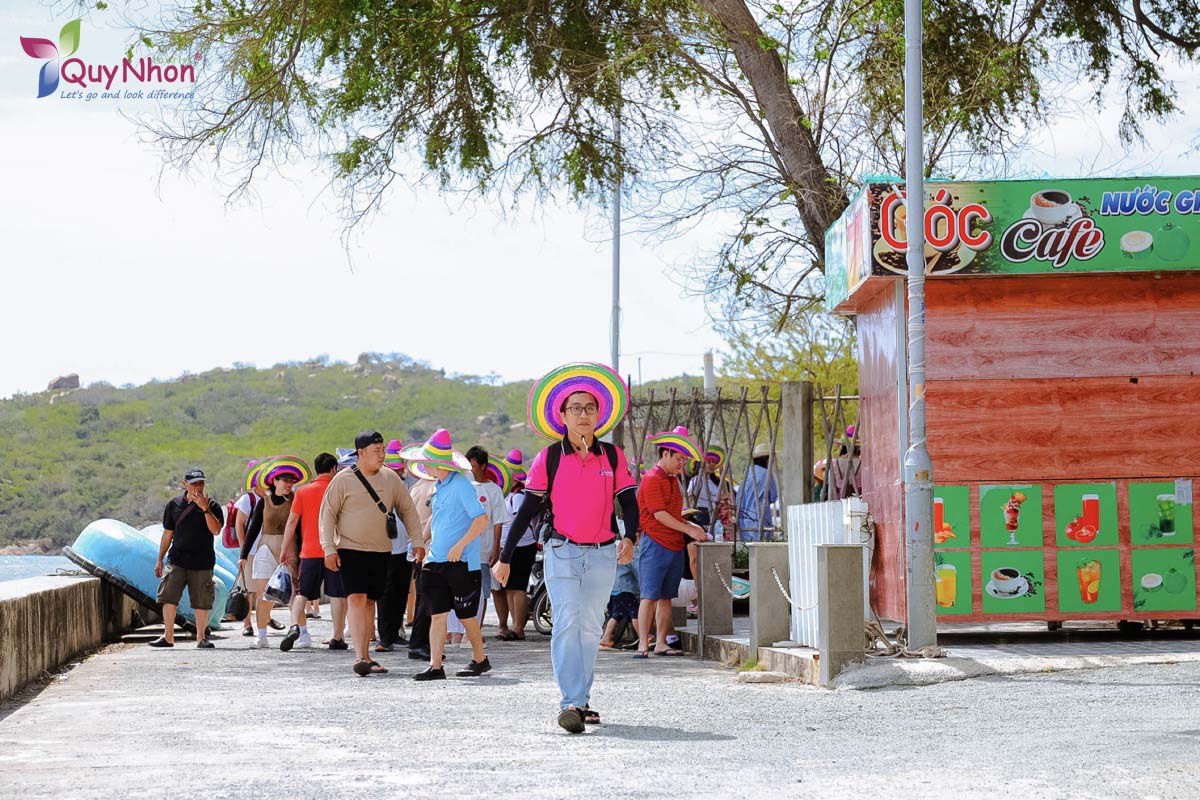 Trường Đại học Công nghệ Miền Đông - Tour Ninh Chữ - Vịnh Vĩnh Hy - Tanyoli - Quy Nhơn Tourist