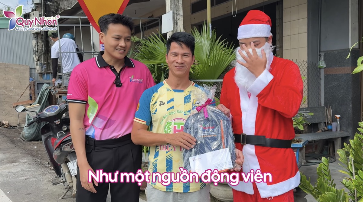 Quy Nhơn Tourist trao quà Noel cho hướng dẫn viên