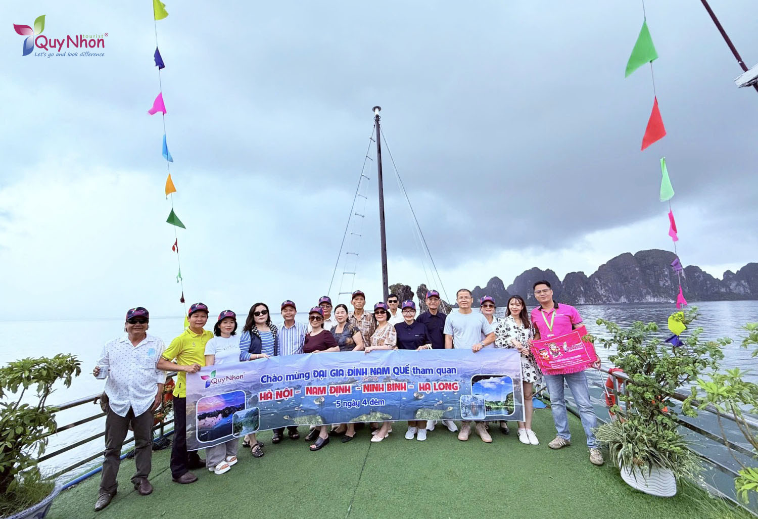 Chech in Vịnh Hạ Long - Quy Nhơn Tourist